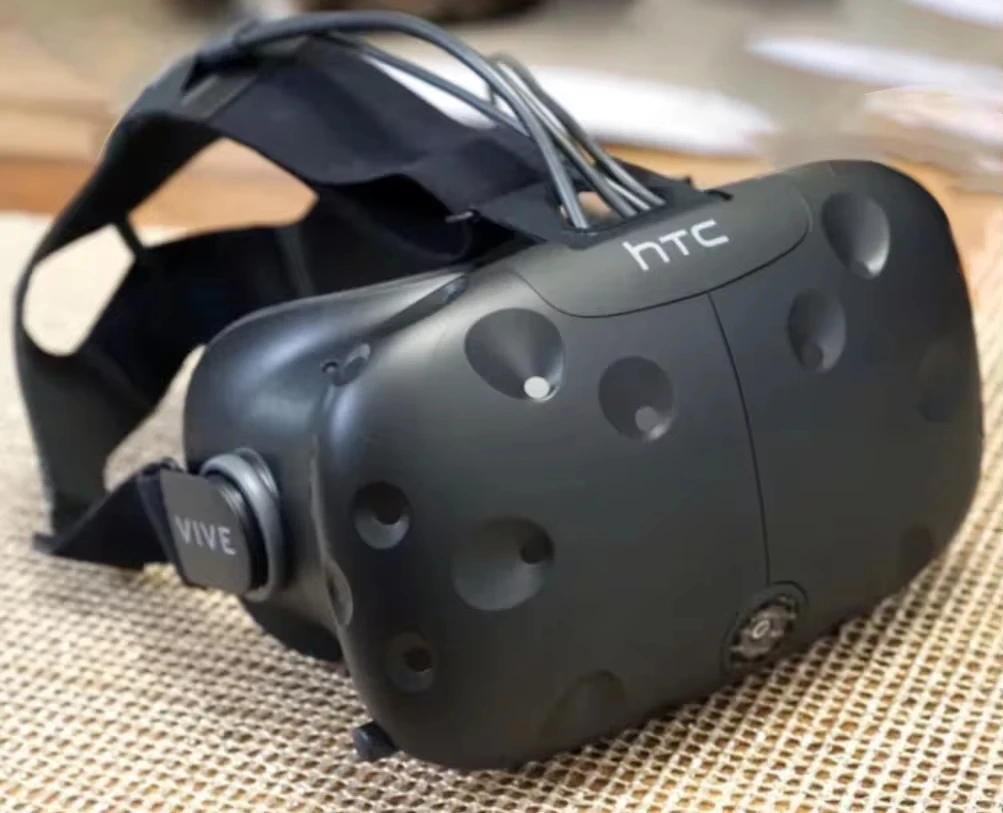 سماعة رأس HTC VIVE للواقع الاف - مراجعة Pc Gaming Vr Headset وسعره